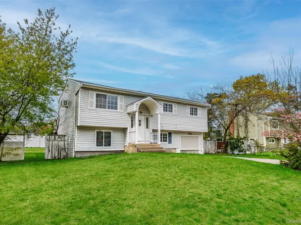 19 Liberty Avenue, Selden, NY 11784