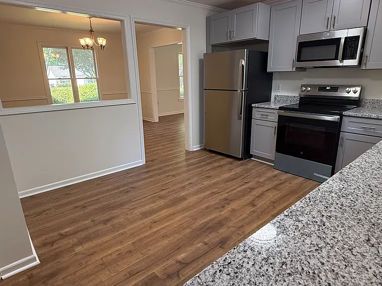 610 Clarendon Dr — Photo 3