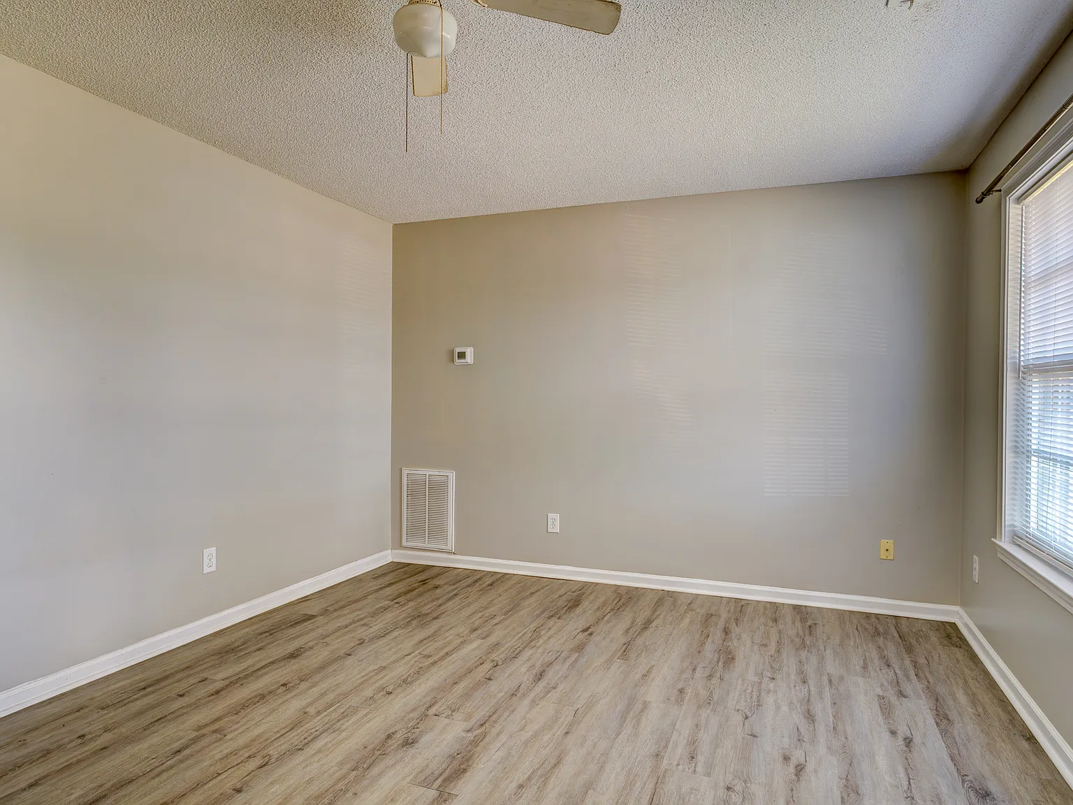Stony Point Rd 1815 Duplex - Apt B — Photo 2