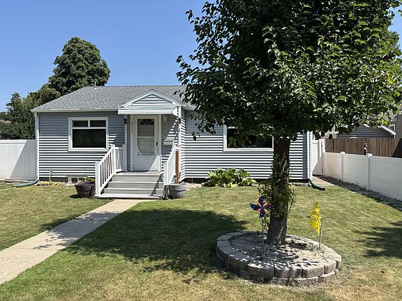 2nd image of 1111 6th Ave E