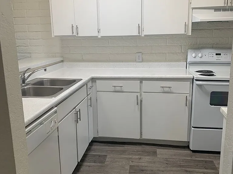 Taylor Heights Apartments — Photo 34