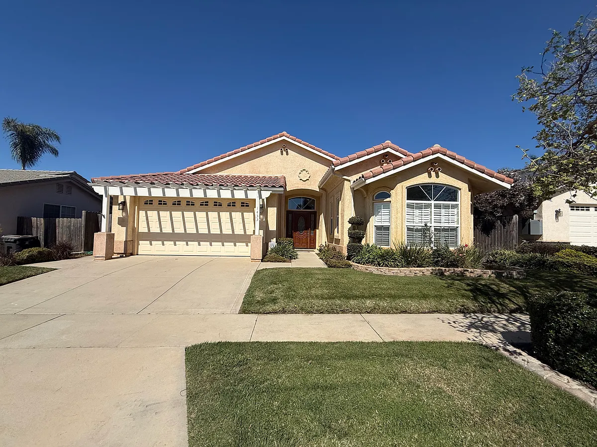 Photo 1 of 13 - 1433 W Le Rida Ave - Santa Maria, CA Primary Photo - 1433 W Le Rida Ave