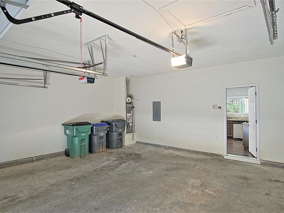 5th image of 405 Chippenham Ct