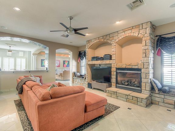 Family Room (3)-FULL