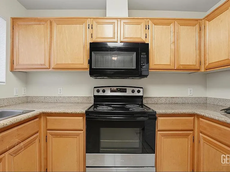 600 E Hosking Ave #10 — Photo 24