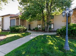 20 Abbey Villa Cir #20-D, Fontana, WI 53125