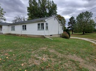 312 Galesburg Rd, Knoxville, IL