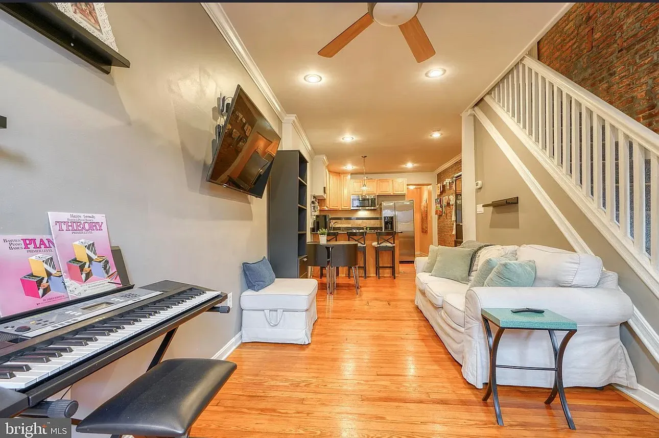 4 bed, 1162 sqft, $2,900 — Photo 4