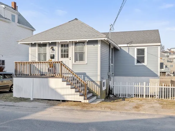 121 Hampton Cir, Hull, MA 02045