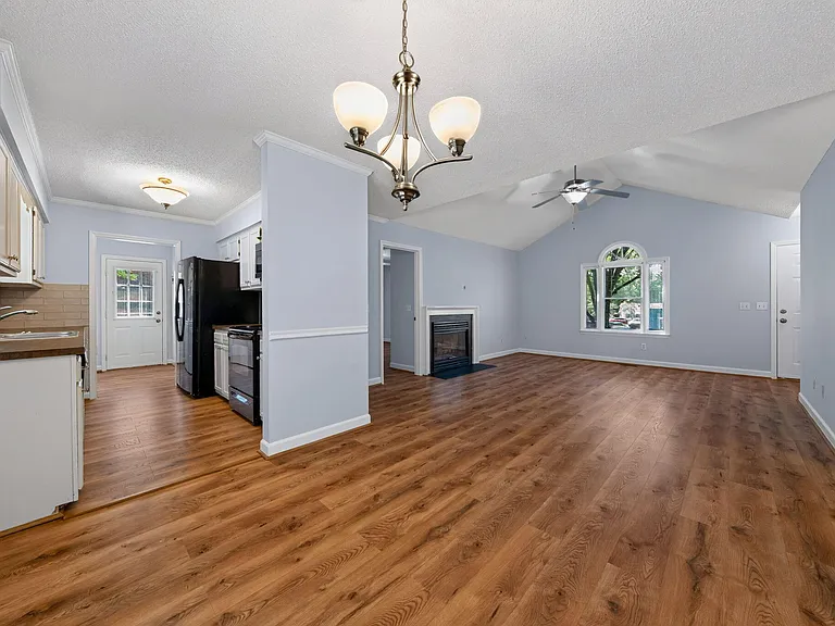 1249 Skyview Dr — Photo 11