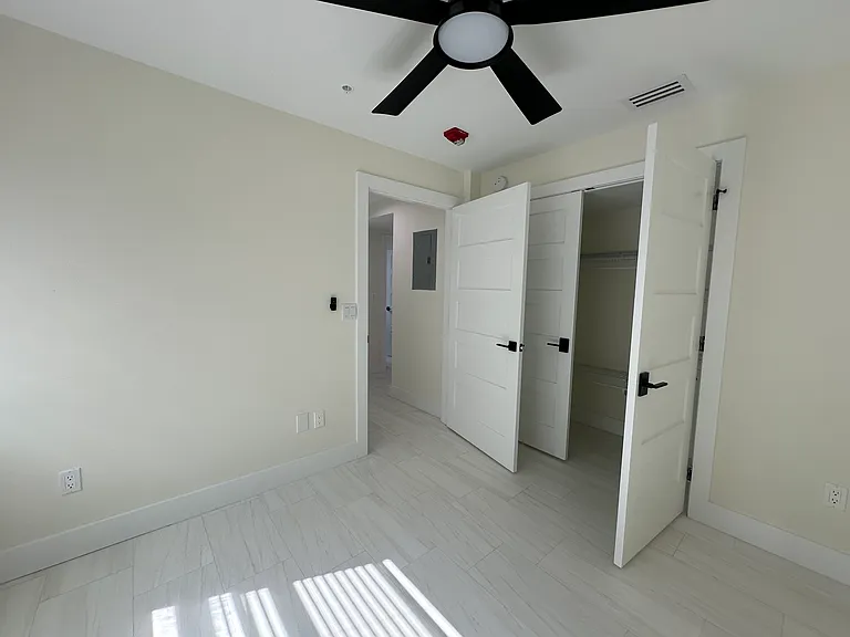 Ocean Reef Apartments — Photo 14