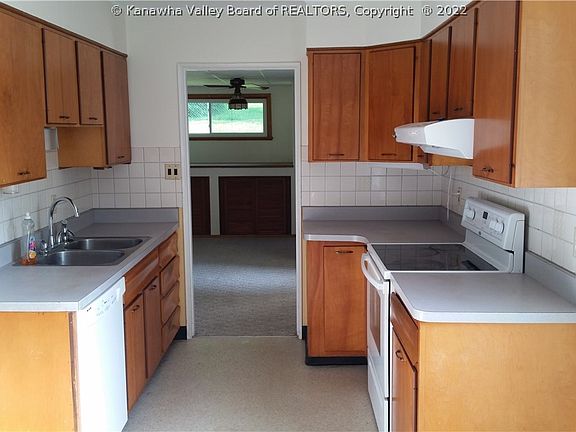 3rd image of 256 Staunton Ave