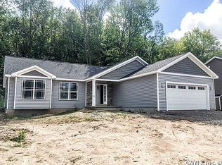 8269 Autumn Ridge Path, Baldwinsville, NY 13027