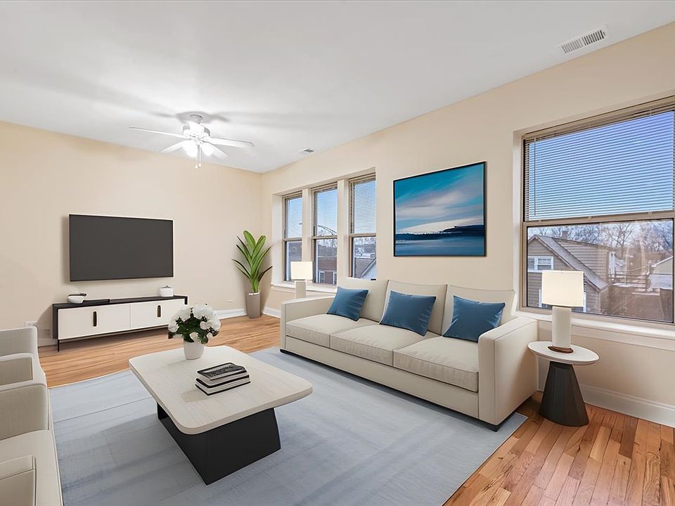 1st image of 3709 W Montrose Ave APT 3
