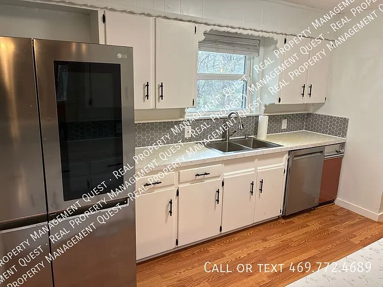 1001 Crestview Dr — Photo 7