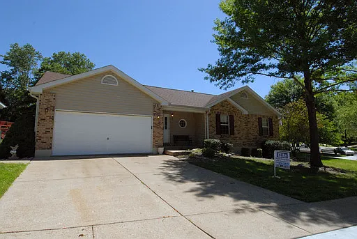 2680 Bluff Ridge Dr photo 1
