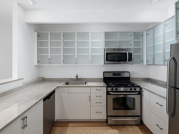 3rd image of 37 Wall St APT 19B