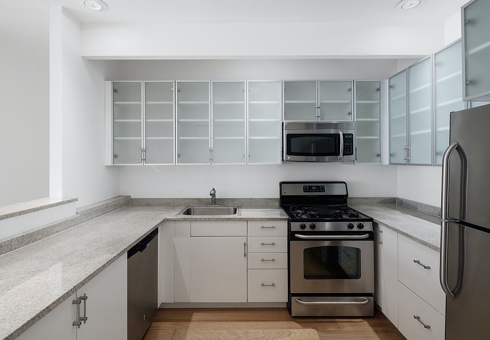 1st image of 37 Wall St APT 17M
