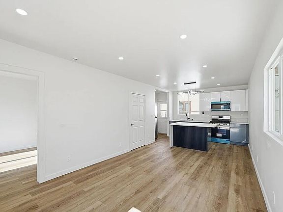 3rd image of 3020-3030 1/2 W 12th St #3020