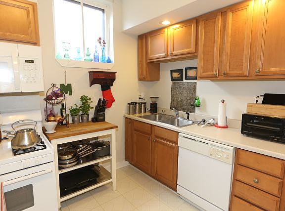 2nd image of 1741 W Huron St #F4