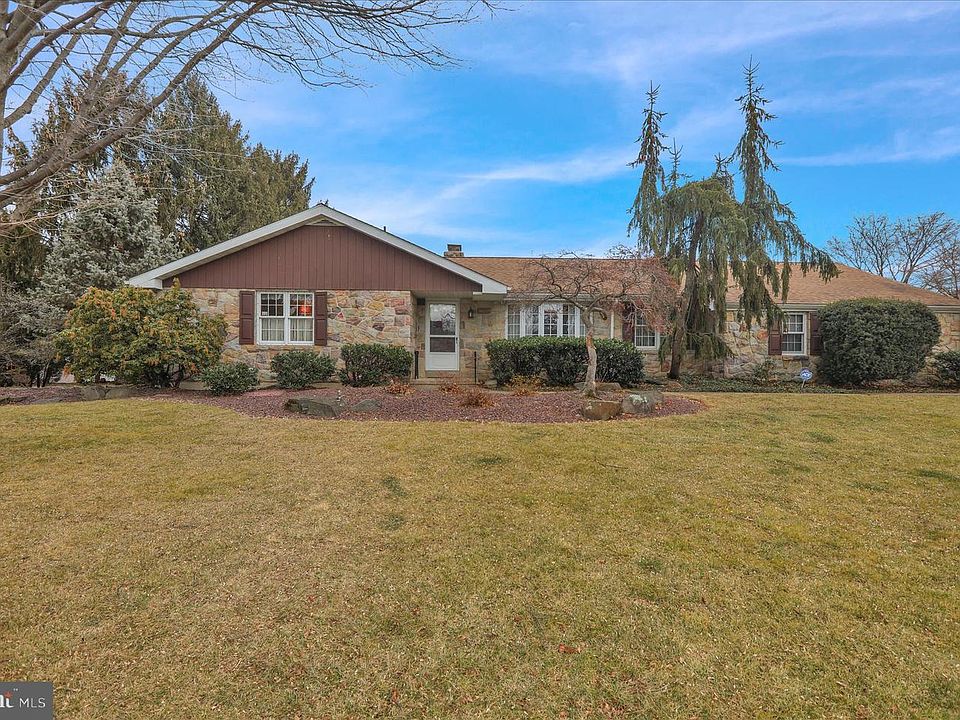 1st image of 14 Tewkesbury Dr