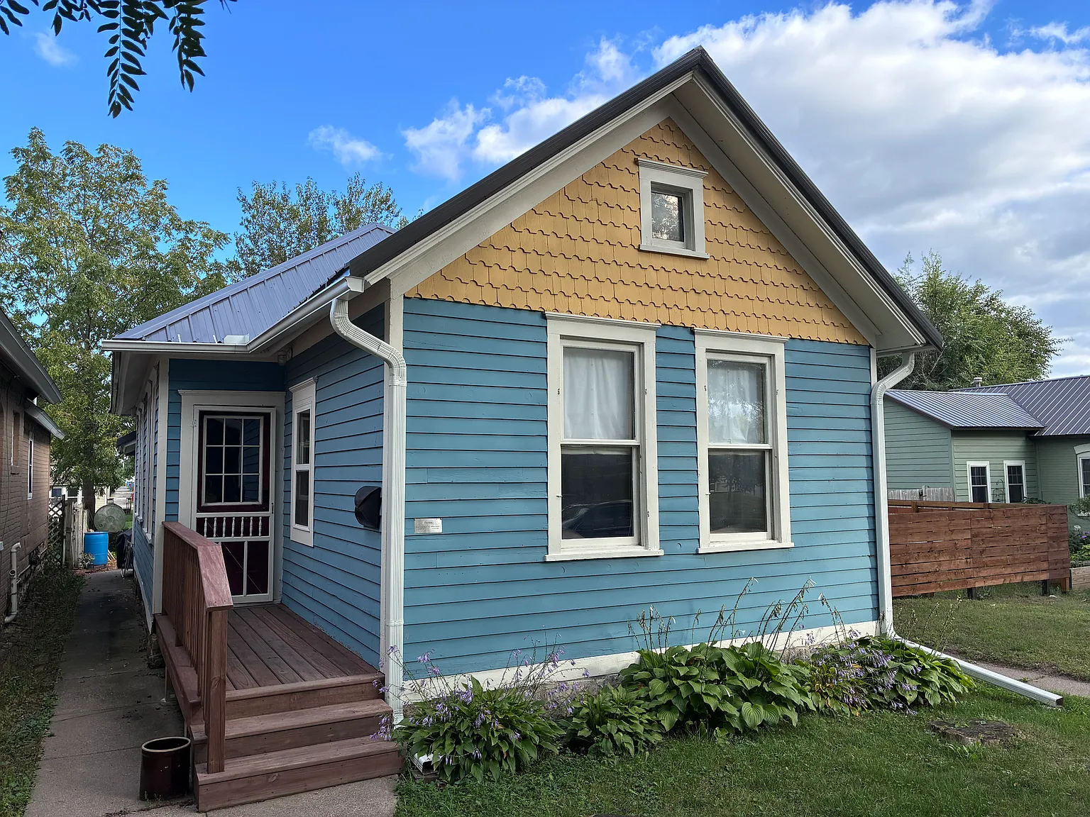 2 bed, 900 sqft, $1,300 — Photo 2