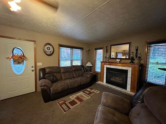 3rd image of 106 Forest Park Ct