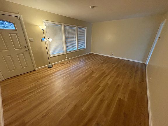 5th image of 213 Bay Dr