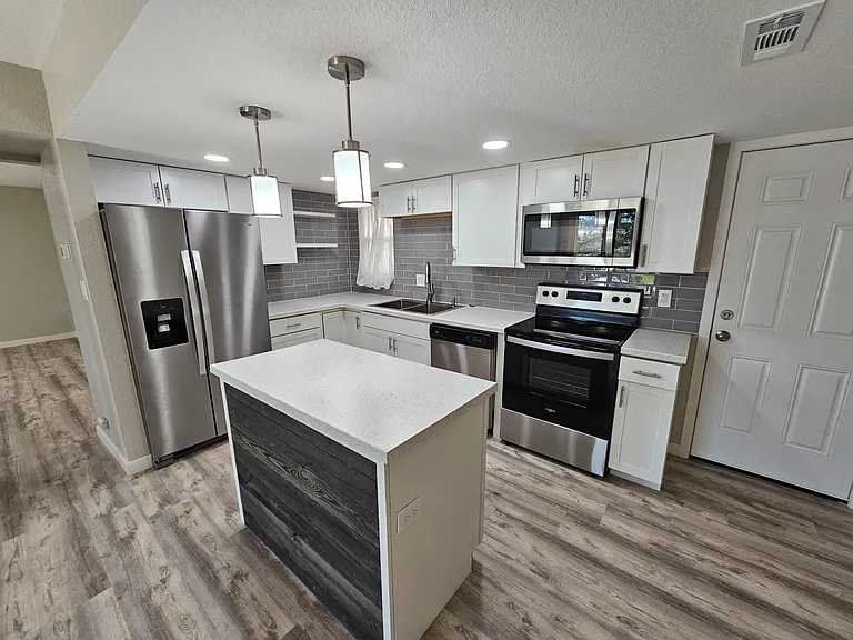 6937 Gayle Lyn Ln — Photo 2