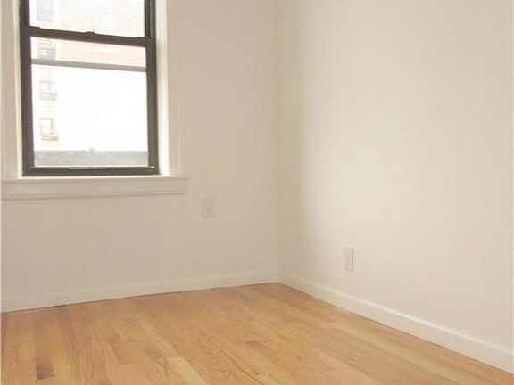 4th image of 2849 33rd St #3D