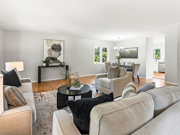 4th image of 971 W Essex Pl