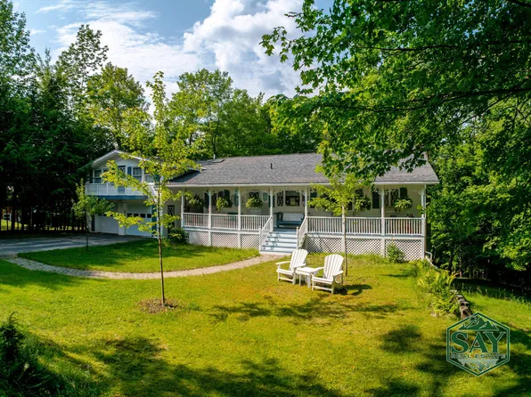 39 Poplar Ln, Saranac Lake, NY 12983