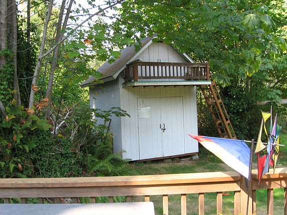 storage shed w/kid play loft