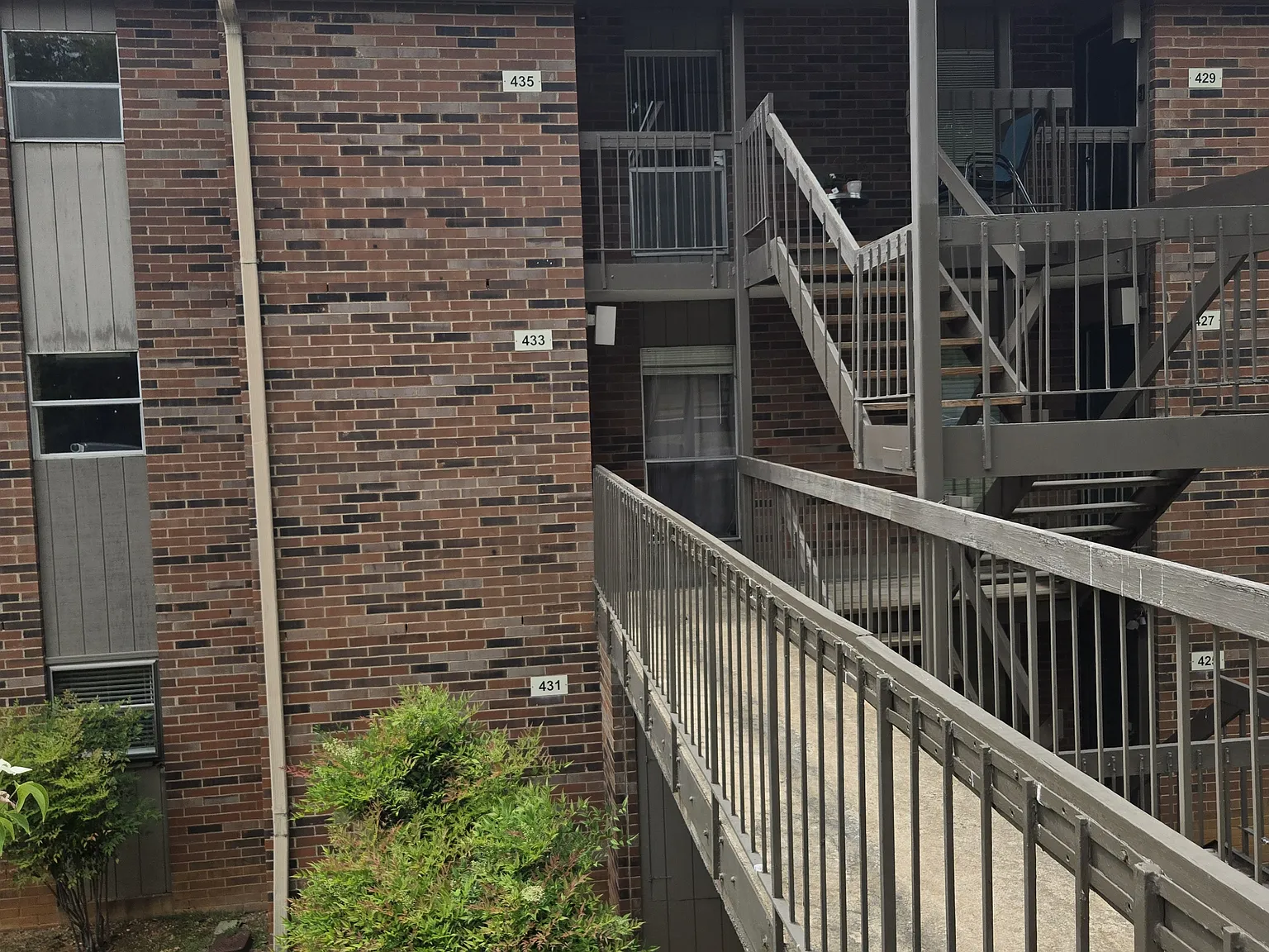 1 bed, 1000 sqft, $1,300 — Photo 2
