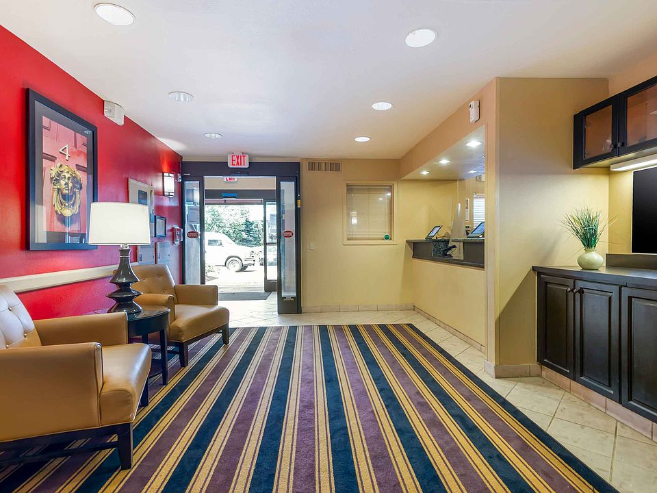 Lobby and Guest Check-in