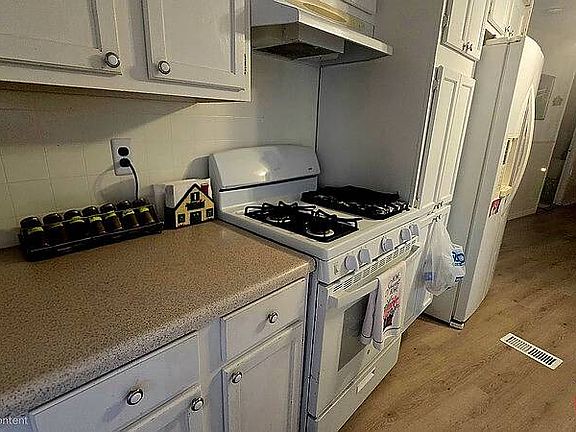 3rd image of 284 Lavista Dr