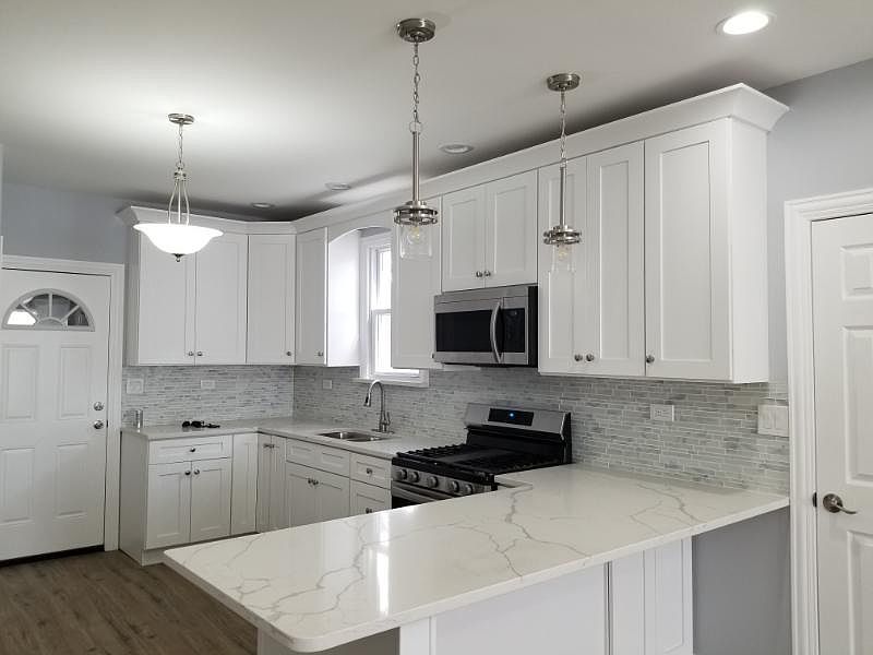 1st image of 5450 W Foster Ave #1