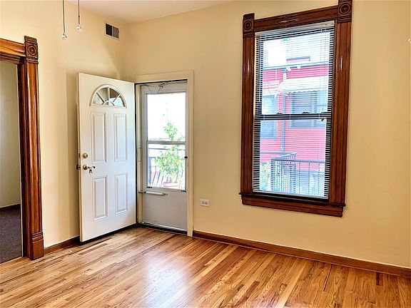3rd image of 1340 N Claremont Ave