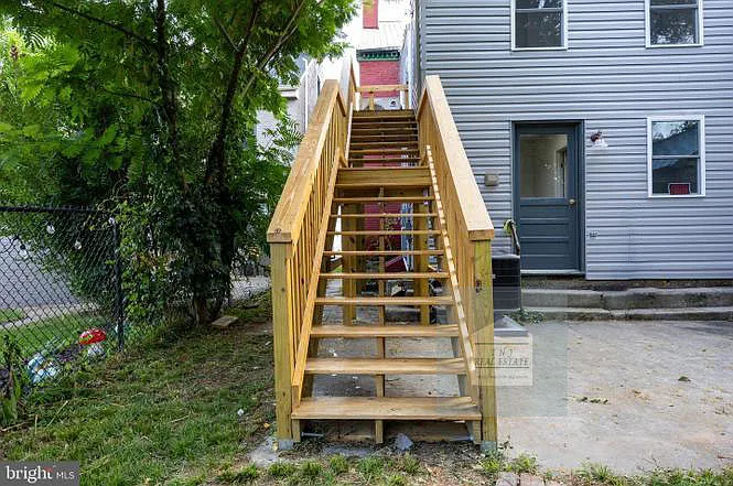 209 E Martin St #B — Photo 30
