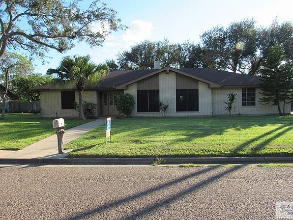 2nd image of 120 Edgewater Cir