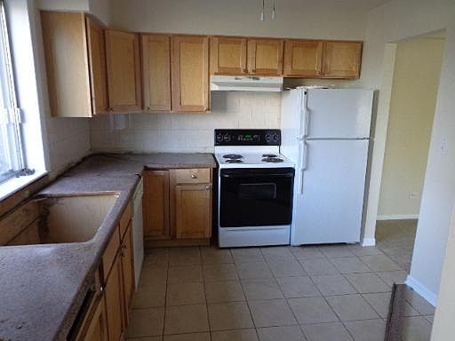 5th image of 9445 N Kenton Ave #109