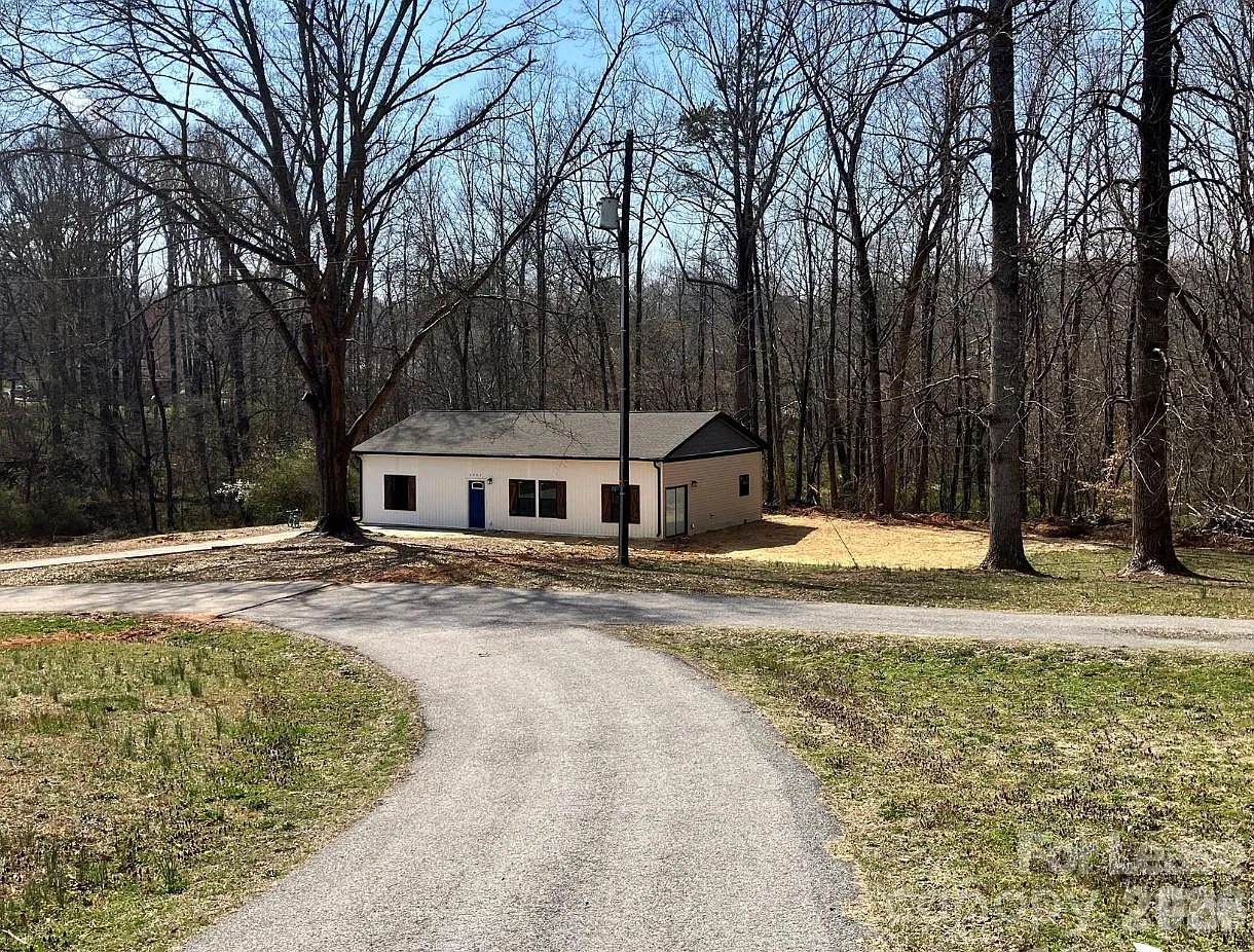 3 bed, 2.5 bath, 1344 sqft, $1,900 — Photo 1