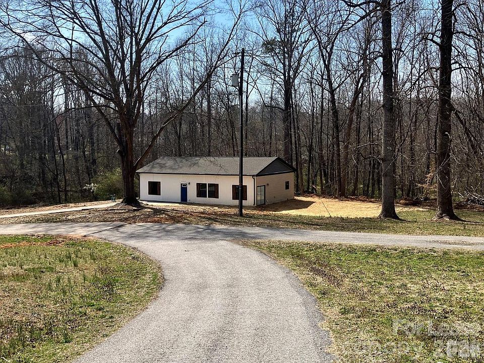 1st image of 2961 Beaty Rd