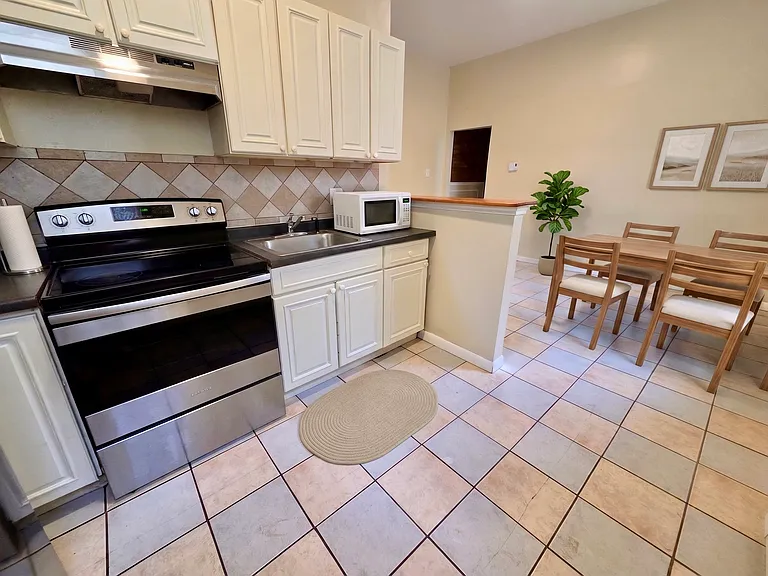 1323 W Butler St #1 — Photo 3