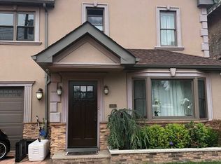 1053 N Railroad Ave, Staten Island, NY 10306