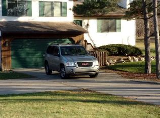 2570 Grovenburg Rd, Lansing, MI 48911