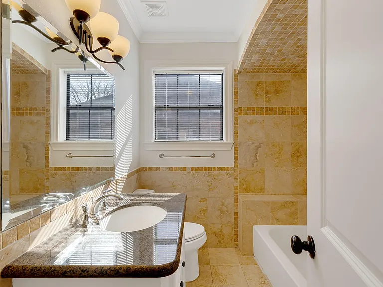 2306 Blodgett St #2 — Photo 8