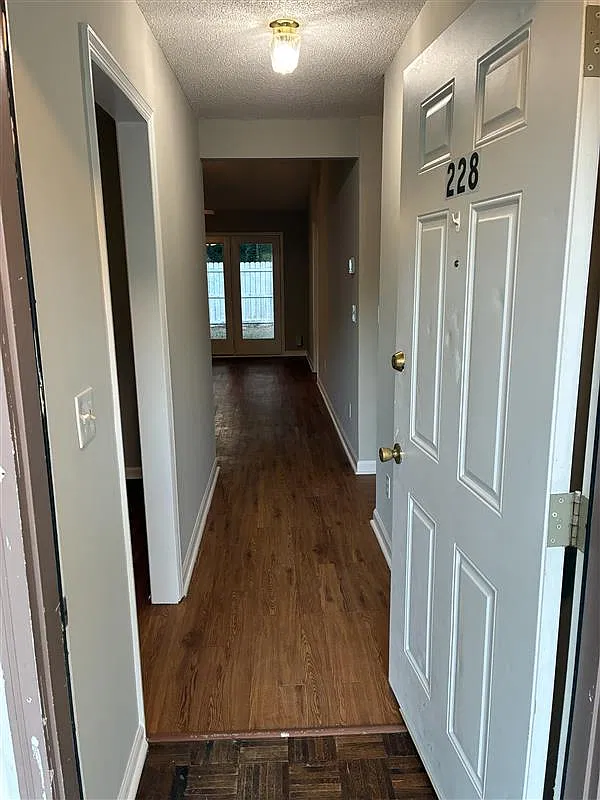 2 bed, $1,400 — Photo 2