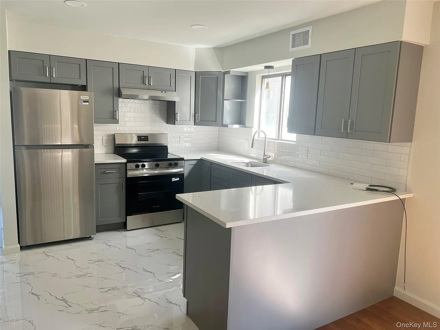 2 bed, 2.5 bath, 1204 sqft, $4,300 — Photo 3