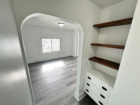 4th image of 217 S Lincolnway St #2N